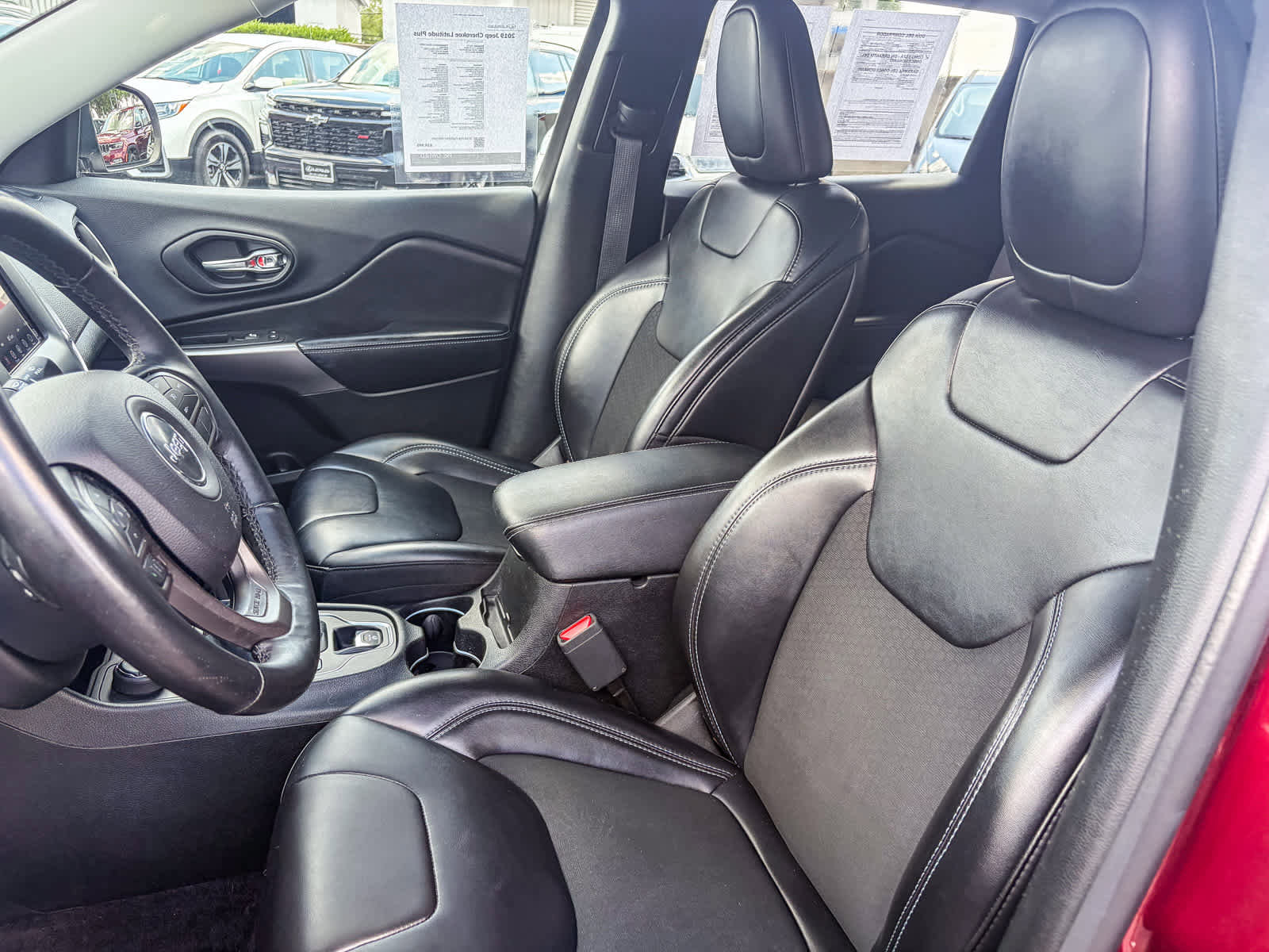 Used 2019 Jeep Cherokee Latitude Plus w/ Cold Weather Group AWD/4WD image 16