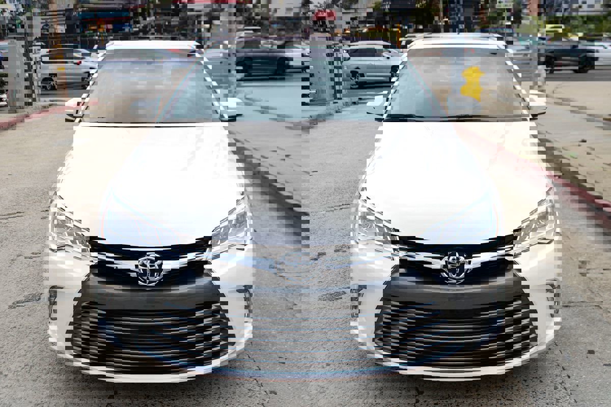 Used 2015 Toyota Camry XLE FWD image 9