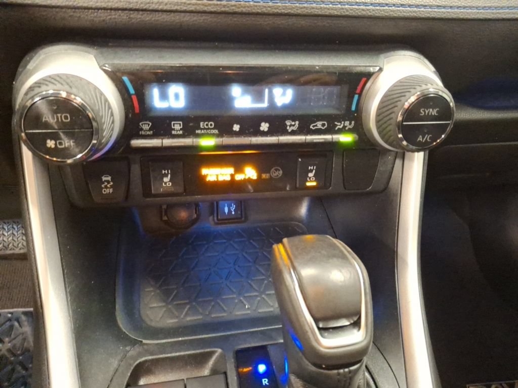 Used 2019 Toyota RAV4 XSE w/ XSE Weather Package AWD/4WD image 26