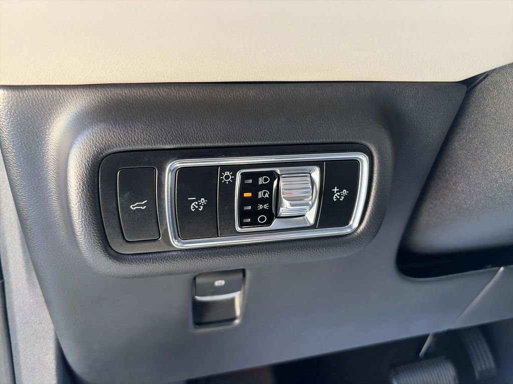 Used 2025 Lincoln Nautilus Premier w/ Equipment Group 102A image 20