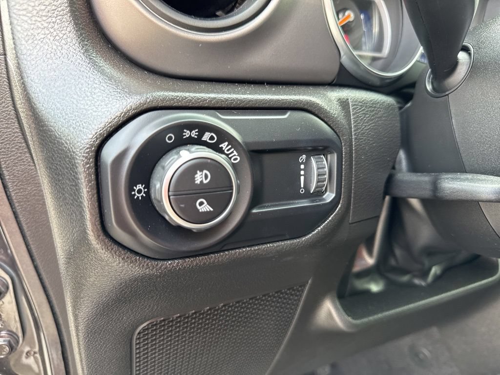 Used 2023 Jeep Gladiator Overland AWD/4WD image 44