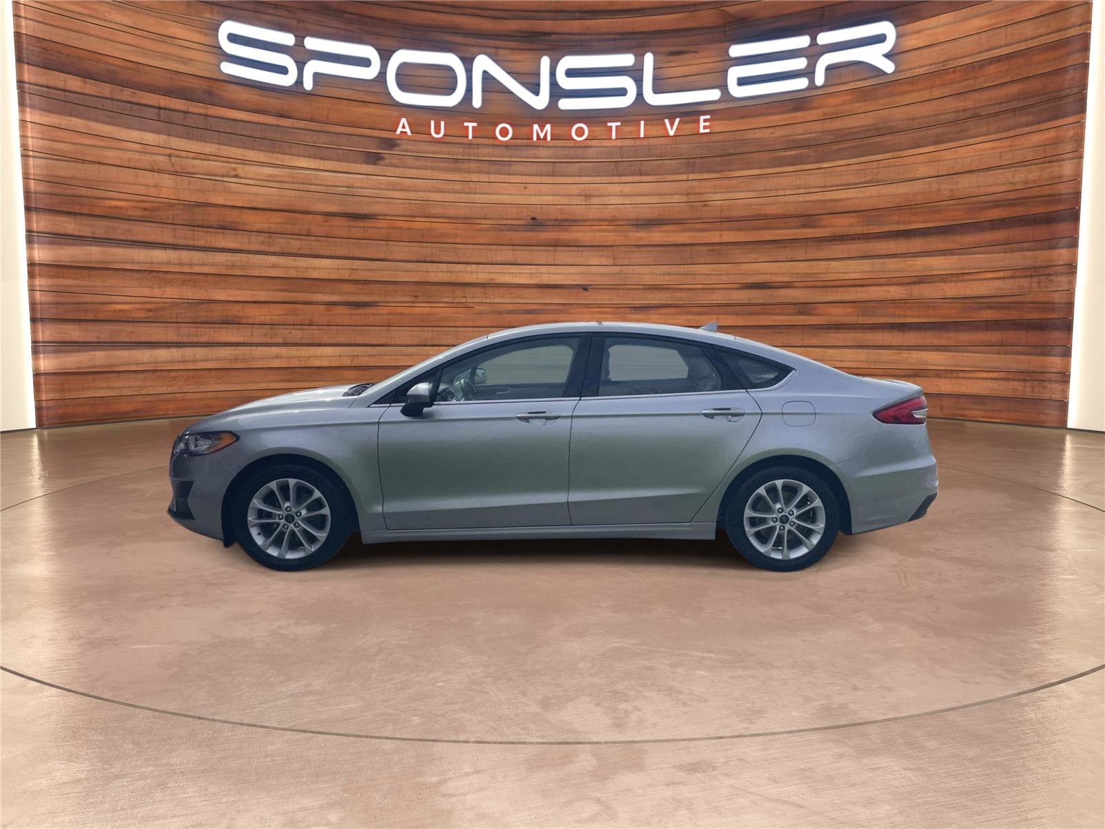 Used 2020 Ford Fusion SE image 2