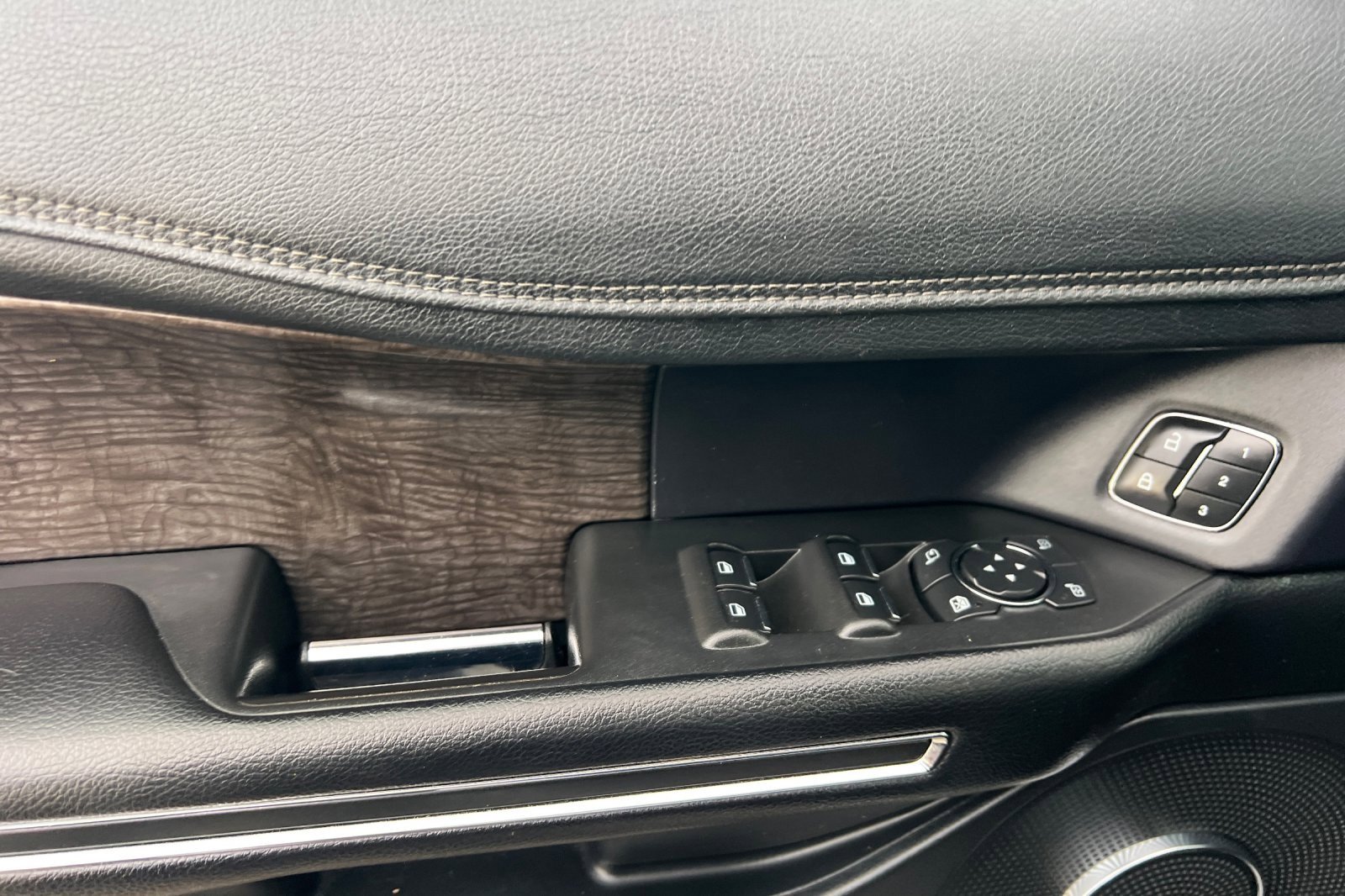 Used 2020 Ford Expedition Max Limited image 8