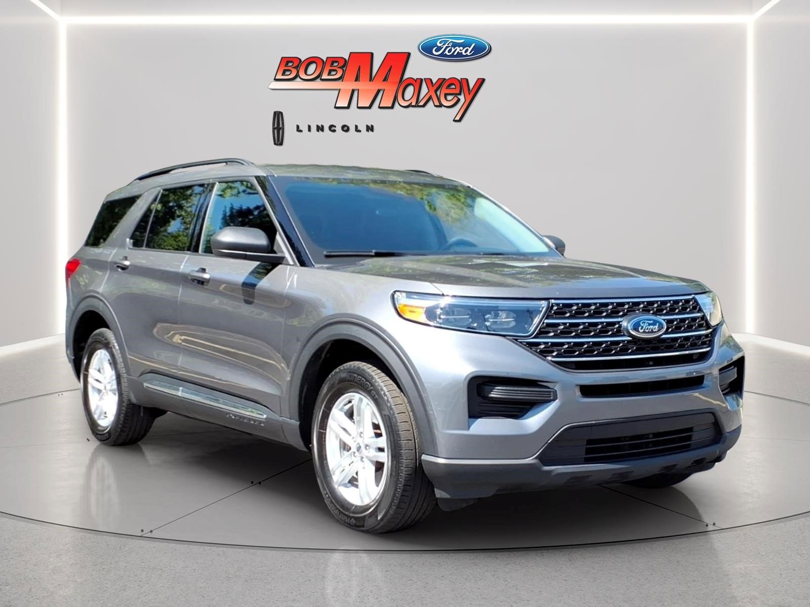 Used 2023 Ford Explorer XLT w/ Class IV Trailer Tow Package AWD/4WD image 3