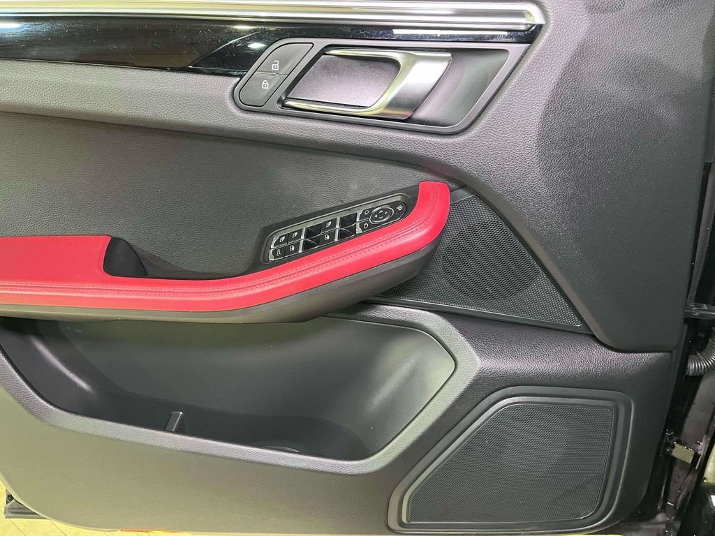 Certified 2023 Porsche Macan AWD/4WD image 34