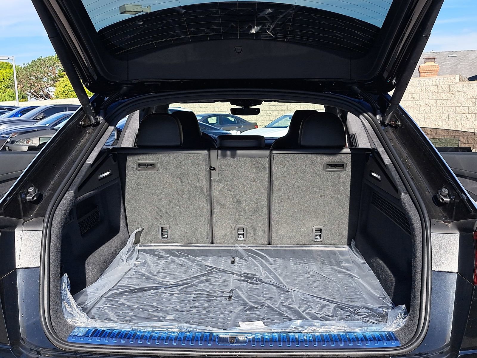 New 2026 Audi SQ8 Prestige image 12