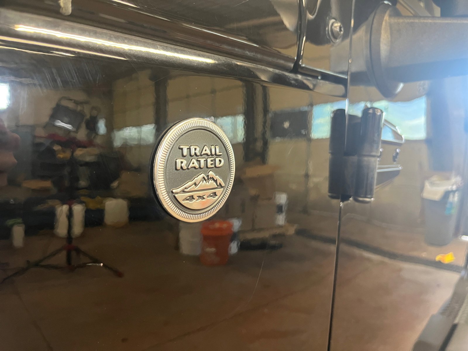 Used 2018 Jeep Wrangler Unlimited Sahara w/ Connectivity Group image 27