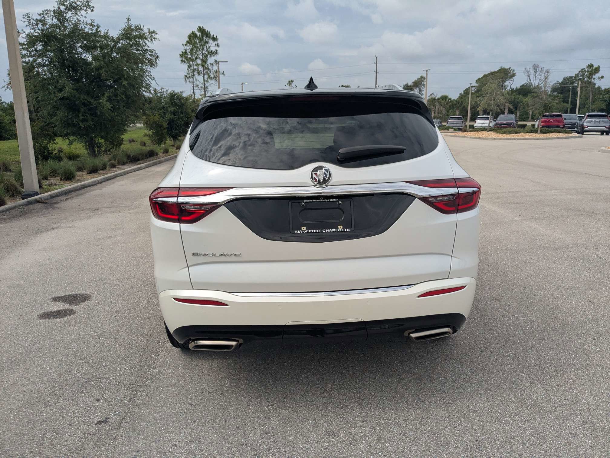 Used 2020 Buick Enclave Premium w/ Sun and Sites Package FWD image 5