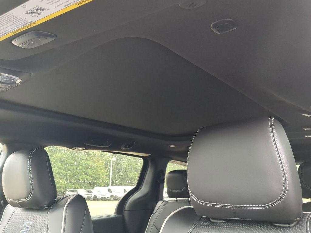 New 2026 Chrysler Pacifica Limited w/ S Appearance Package image 14