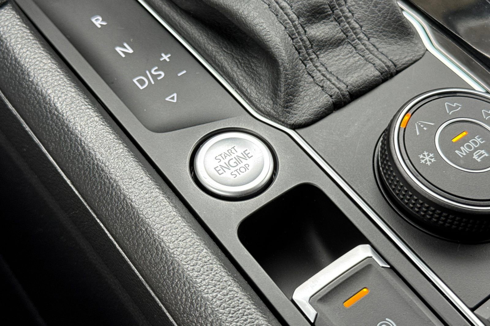 Used 2020 Volkswagen Atlas Cross Sport SEL Premium R-Line image 23