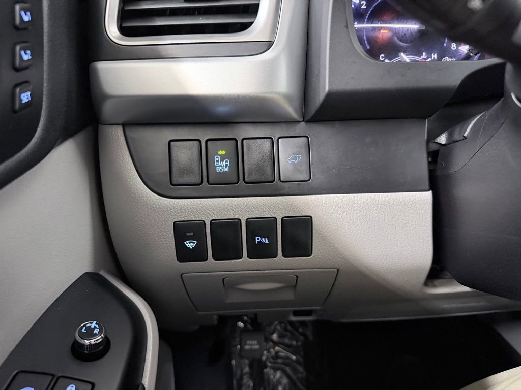 Used 2015 Toyota Highlander Limited FWD image 22