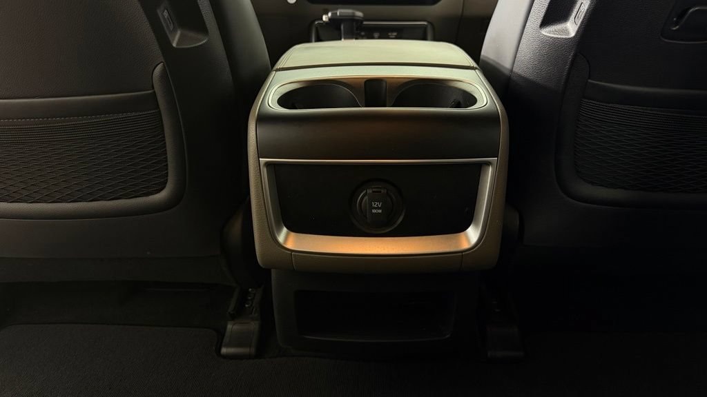 Used 2025 Kia Carnival FWD image 27