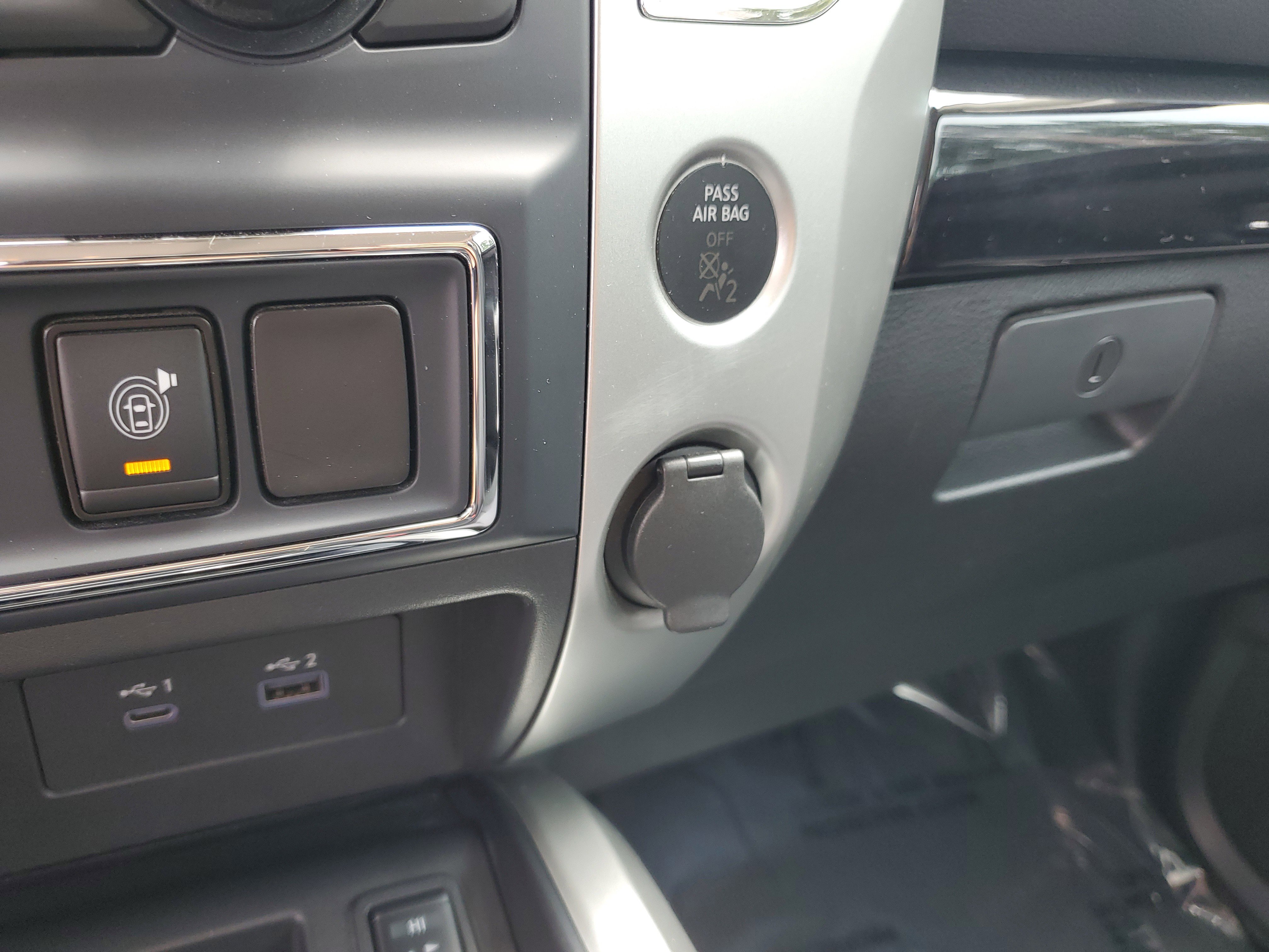 Used 2021 Nissan Titan SV w/ SV Convenience Package RWD image 26