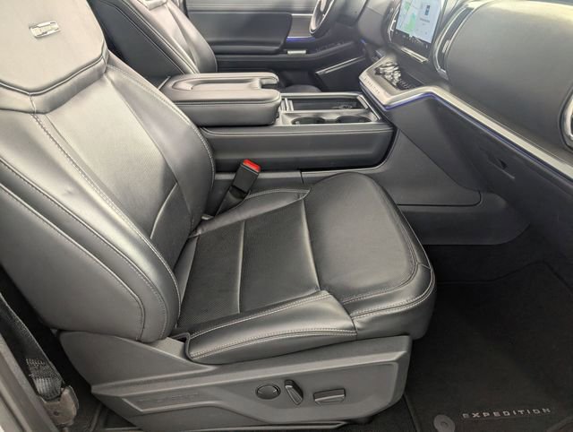 Used 2025 Ford Expedition Platinum image 35