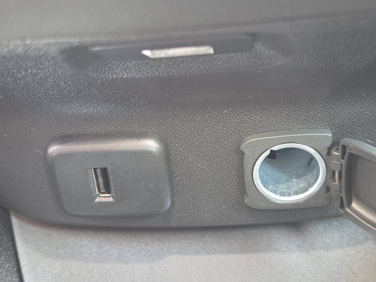 Used 2018 Chevrolet Malibu LT FWD image 33