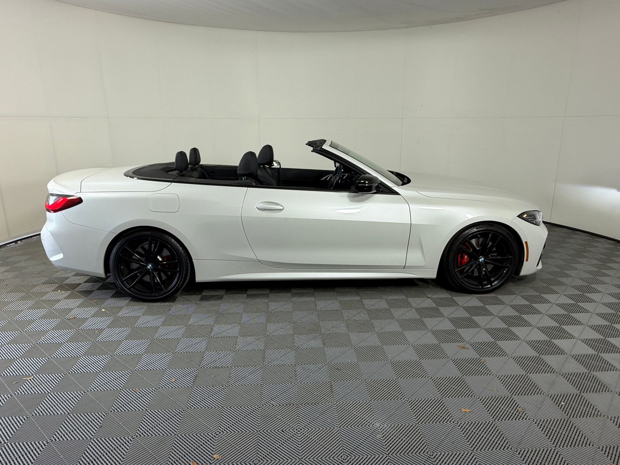 Certified 2024 BMW 430i Convertible w/ M Sport Package image 8