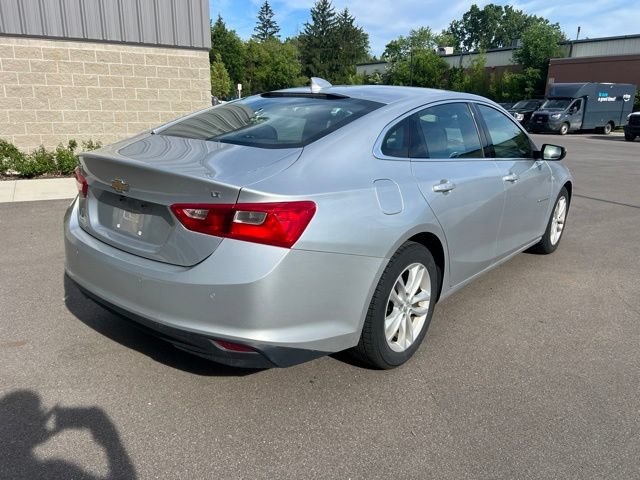 Used 2017 Chevrolet Malibu LT w/ Driver Confidence Package FWD image 5