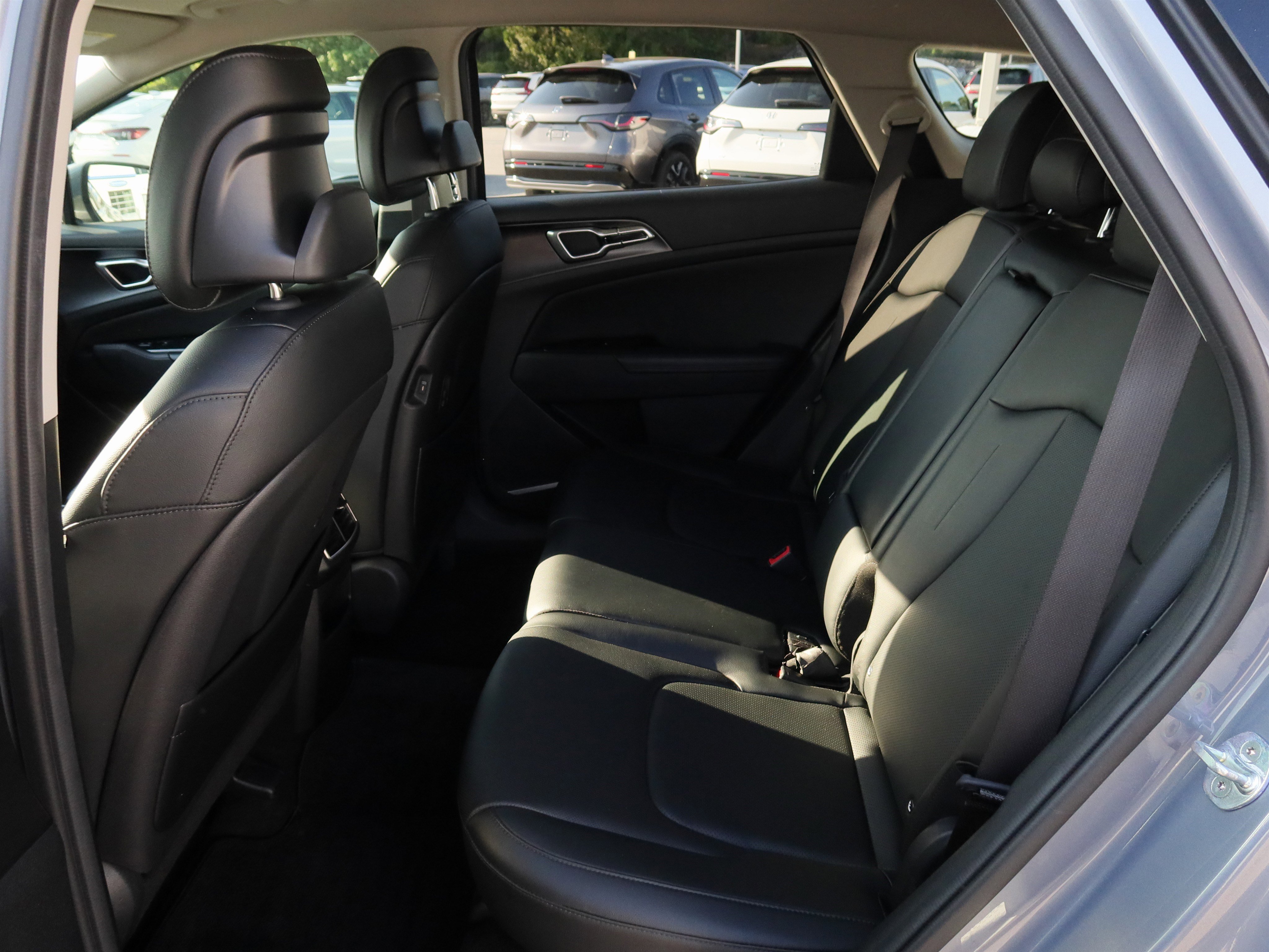 Used 2023 Kia Sportage EX image 16