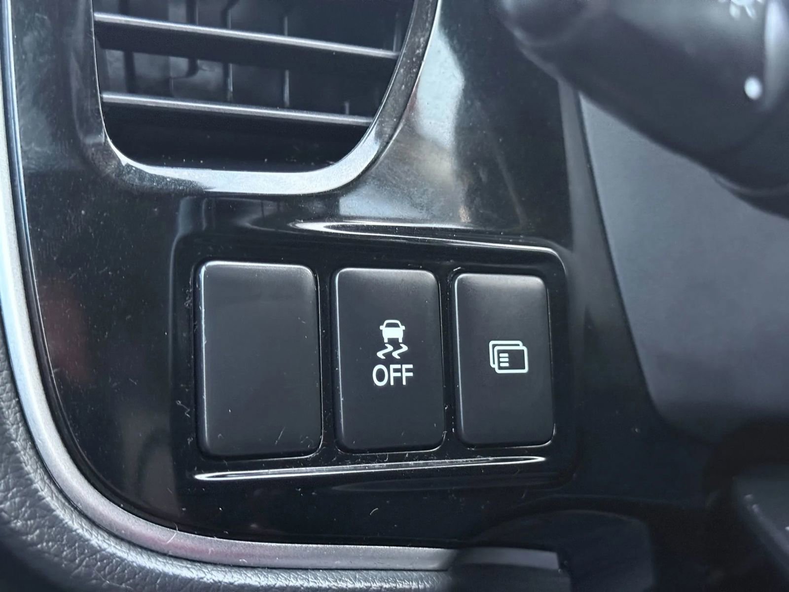 Used 2020 Mitsubishi Outlander SE FWD image 27