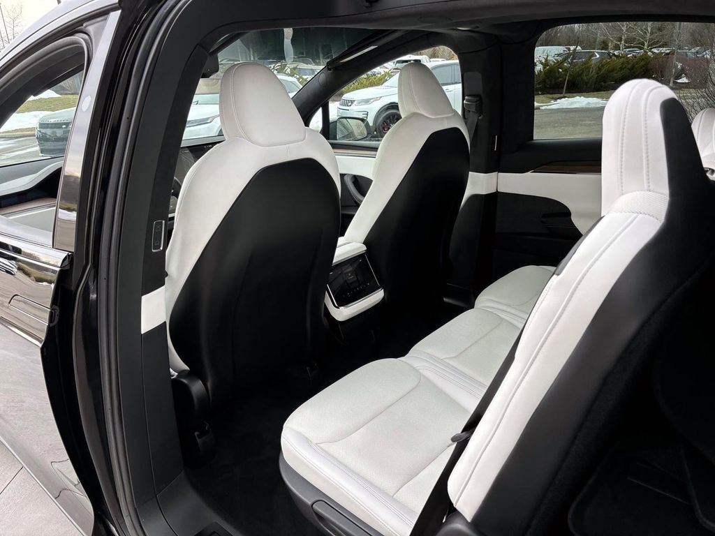 Used 2022 Tesla Model X image 26