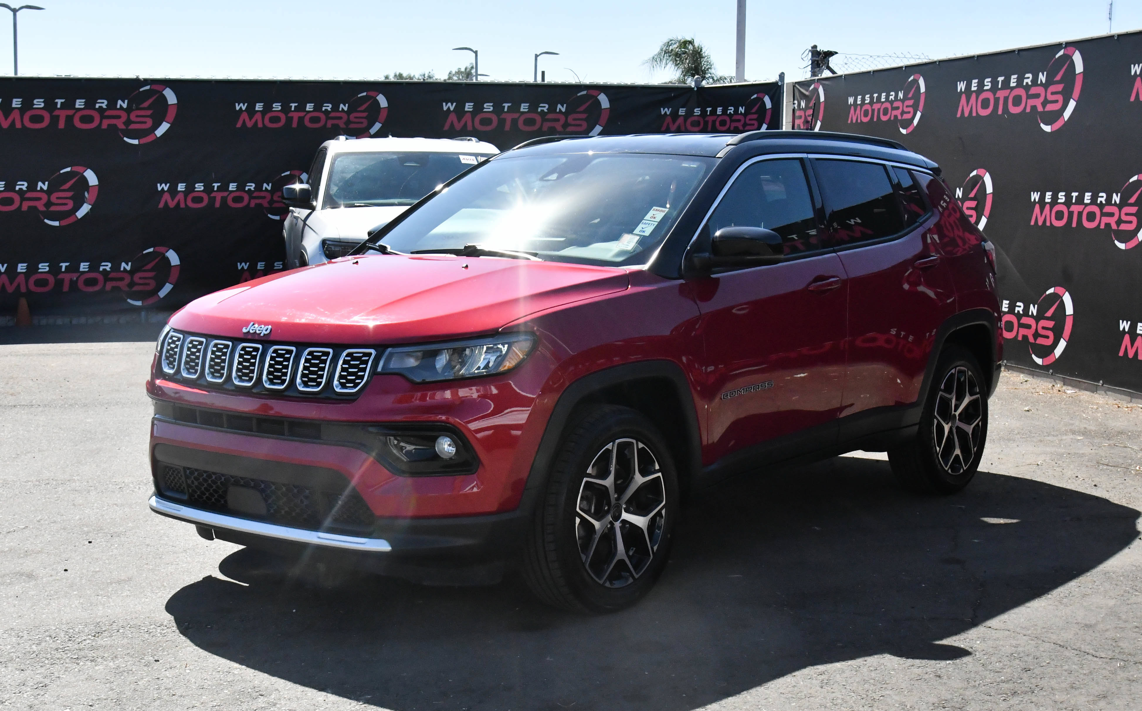 Used 2025 Jeep Compass Limited AWD/4WD image 3
