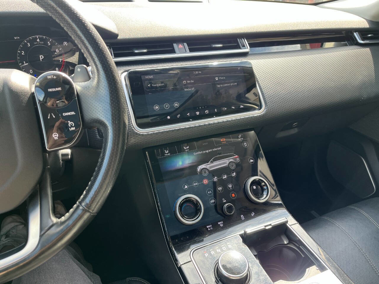 Used 2018 Land Rover Range Rover Velar S image 12