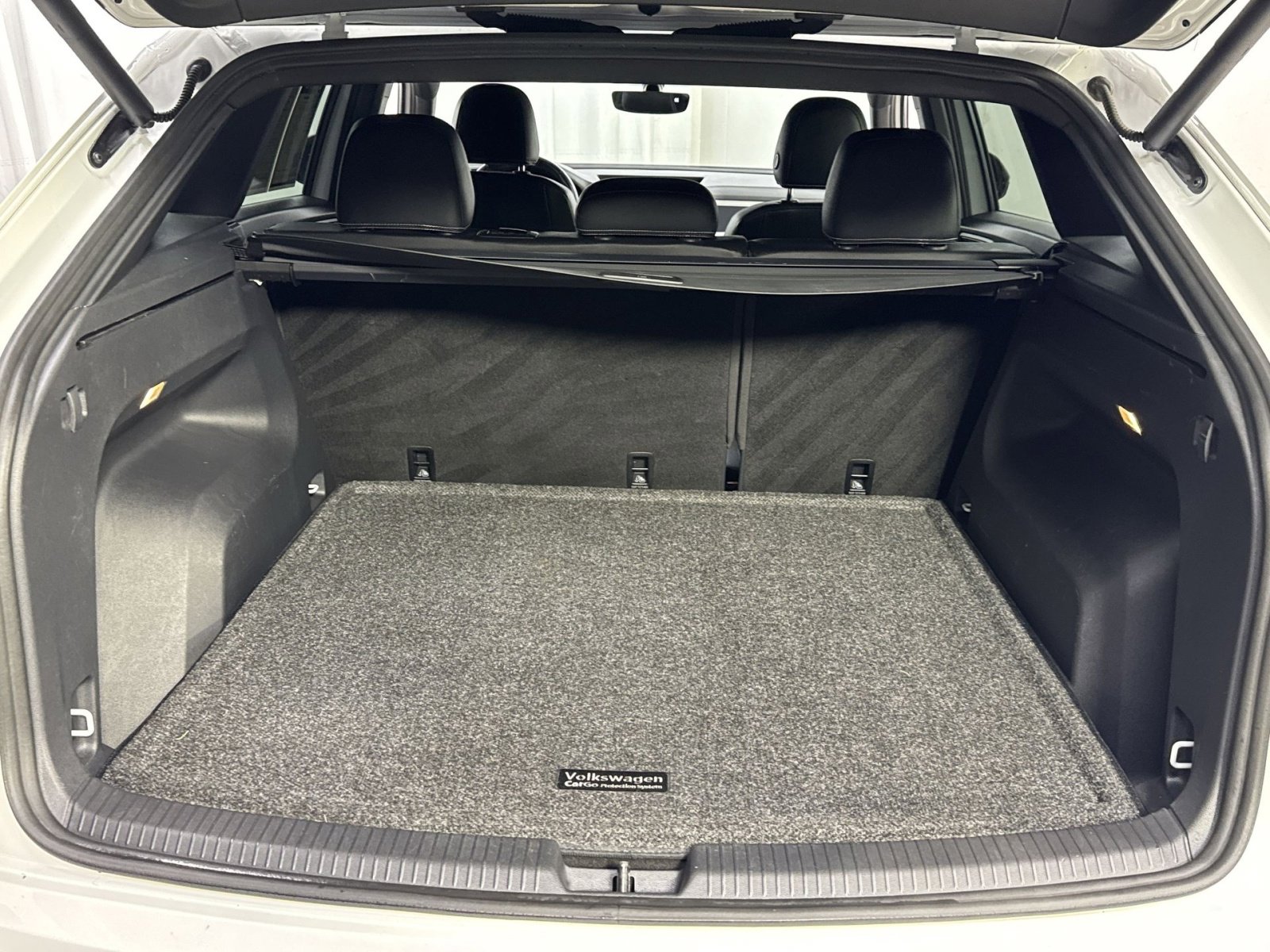 Used 2021 Volkswagen Atlas Cross Sport SE image 29