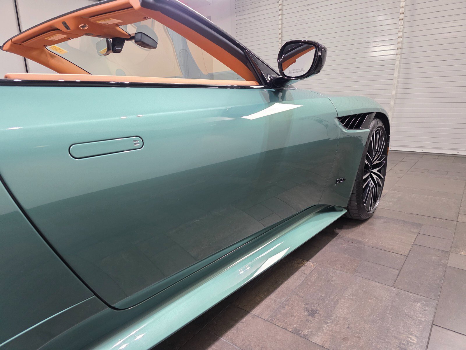 Used 2023 Aston Martin DBS Superleggera Volante image 9