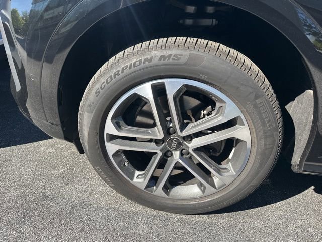 Used 2025 Audi Q5 Premium w/ Premium Plus AWD/4WD image 3
