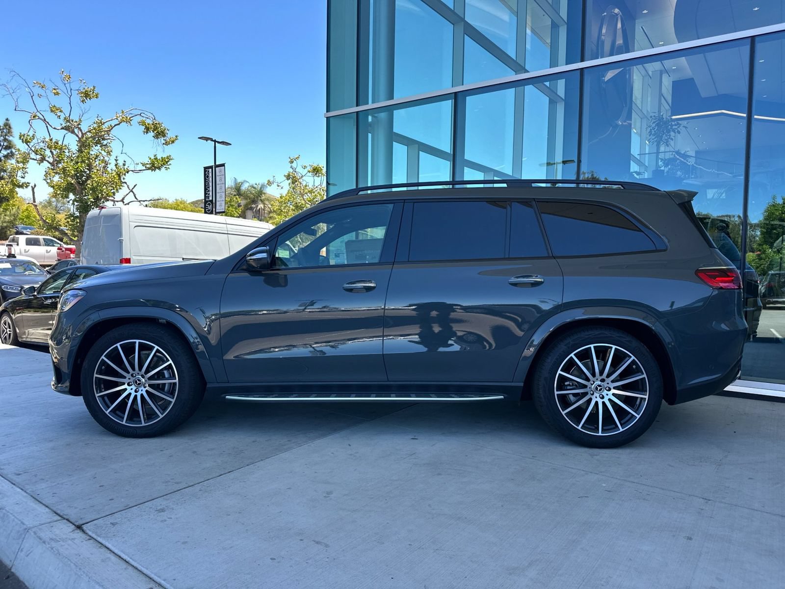 Used 2025 Mercedes-Benz GLS 580 4MATIC image 5