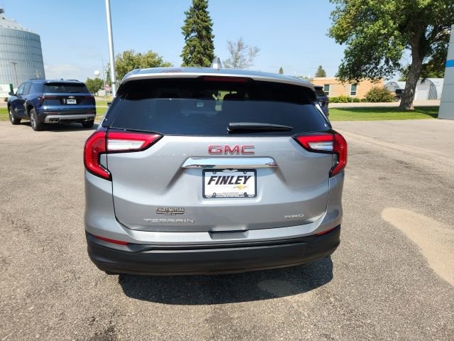 Used 2024 GMC Terrain SLE image 4