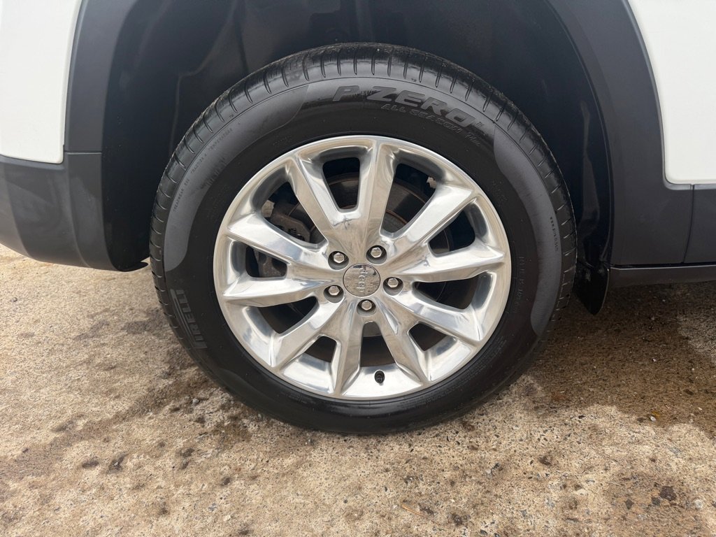 Used 2016 Jeep Cherokee Limited image 14