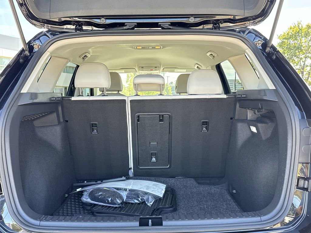 Used 2025 Volkswagen Taos SE image 22