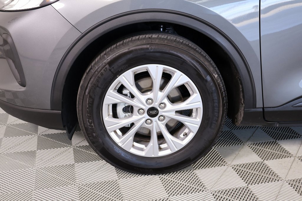 Used 2024 Ford Escape Active w/ Cold Weather Package image 17