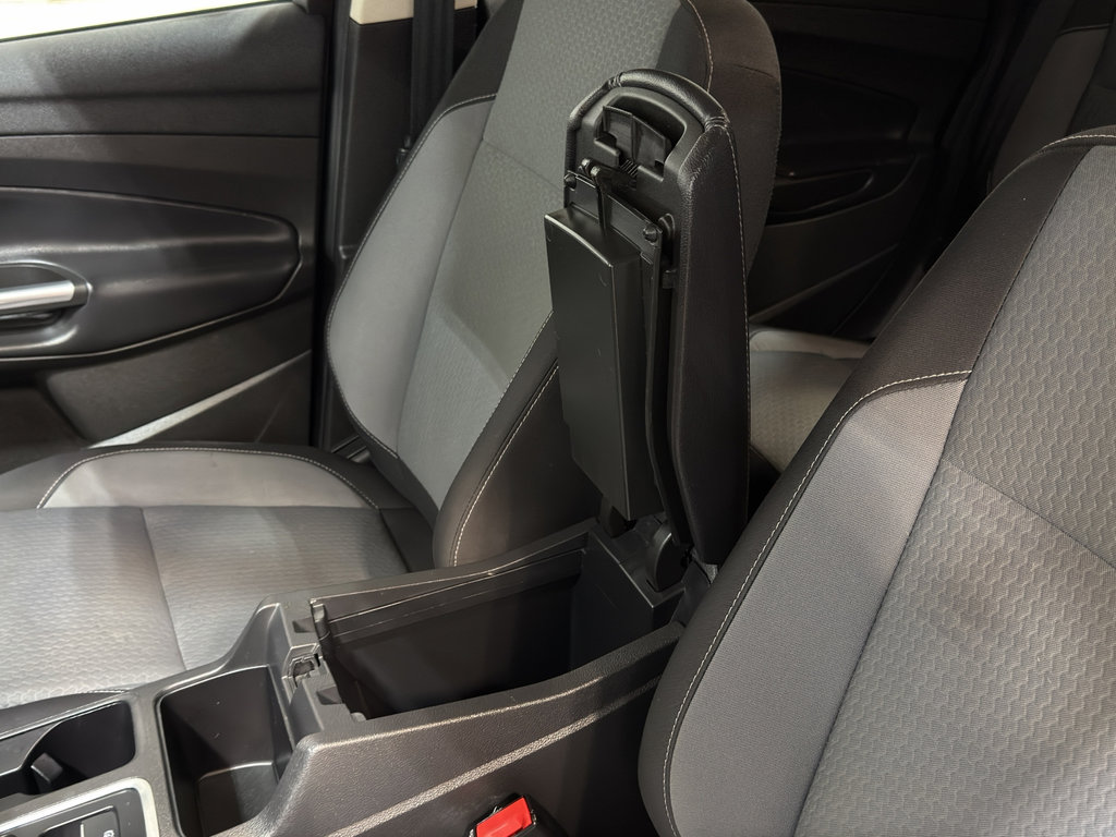 Used 2019 Ford Escape SE image 16