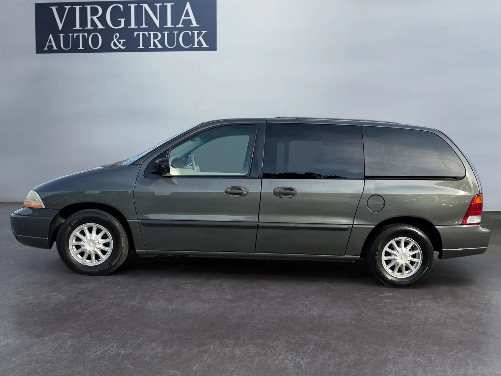 Used 2003 Ford Windstar LX FWD image 2