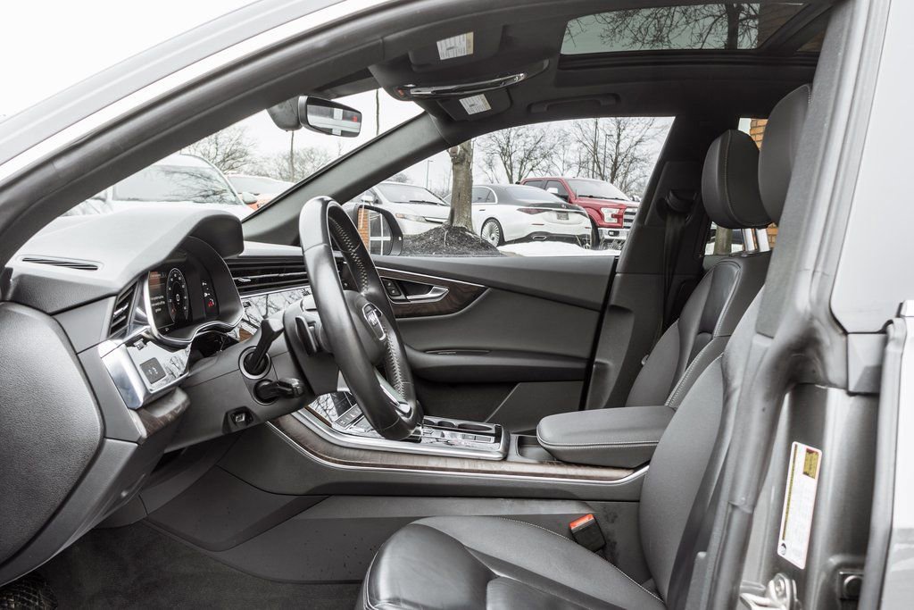 Used 2019 Audi Q8 Premium image 25