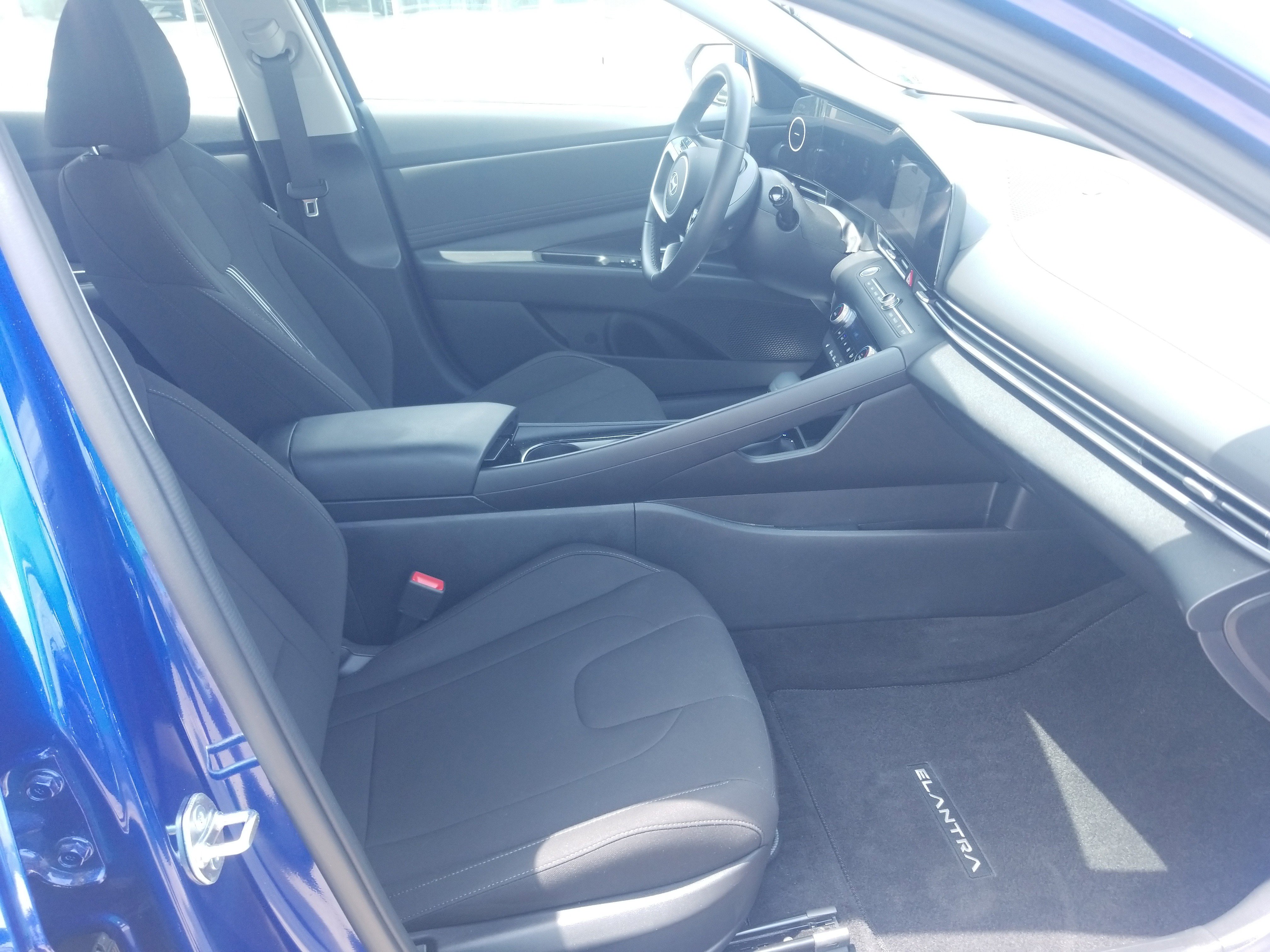 Used 2025 Hyundai Elantra SEL FWD image 17