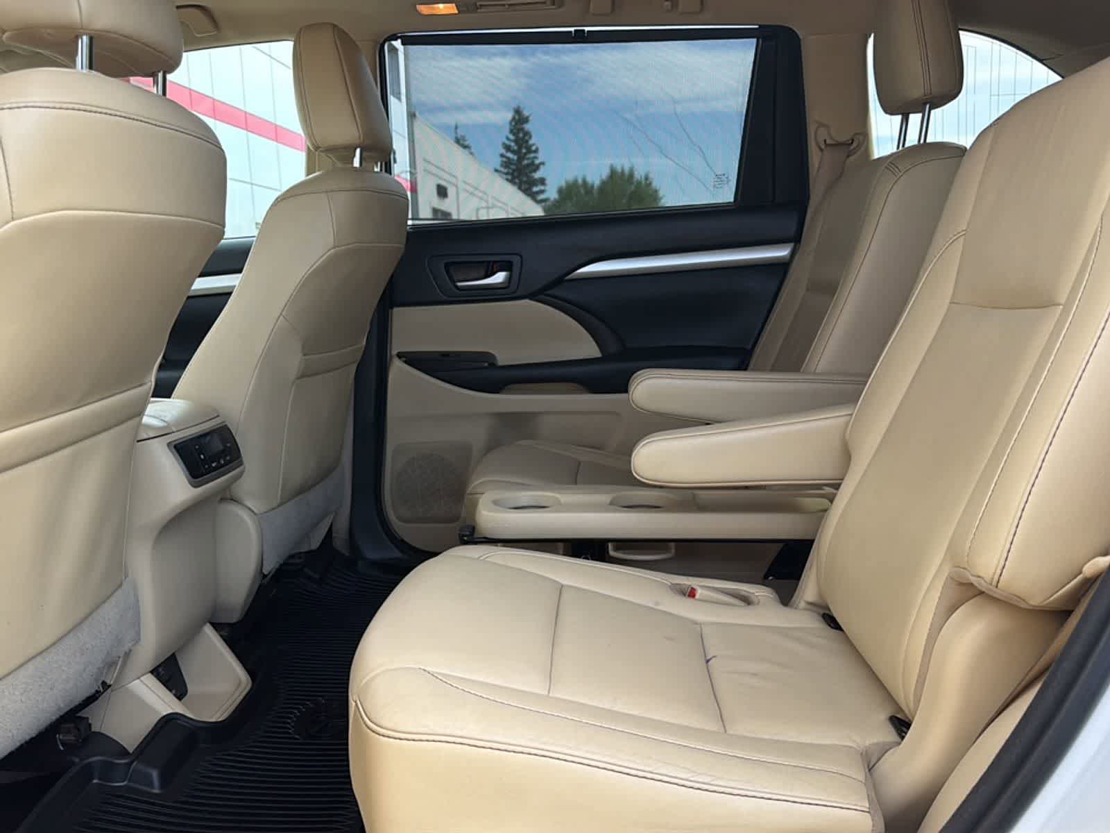 Used 2018 Toyota Highlander XLE AWD/4WD image 17