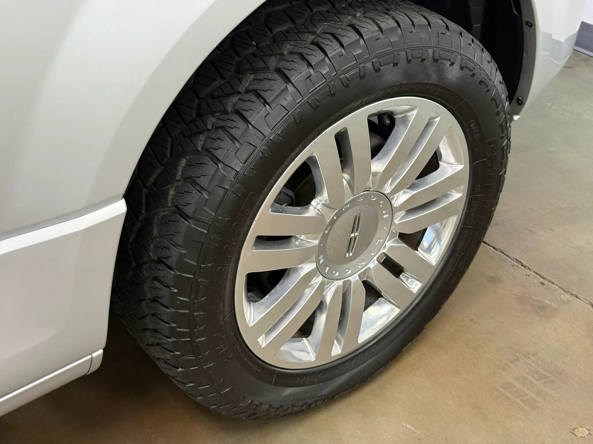 Used 2012 Lincoln Navigator L 4WD image 29