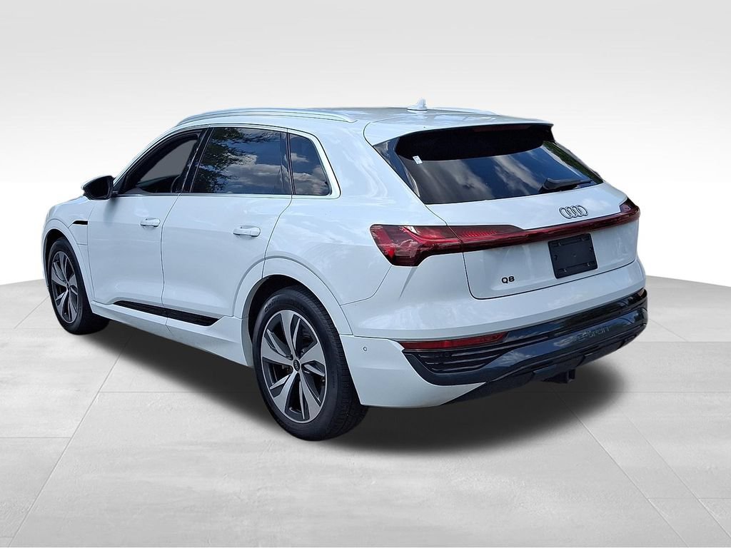 Used 2024 Audi Q8 e-tron Premium Plus AWD/4WD image 4