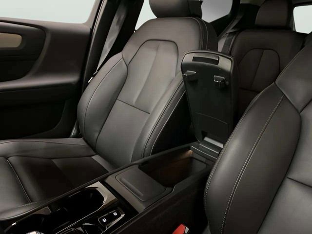 Used 2025 Volvo XC40 B5 Plus image 61