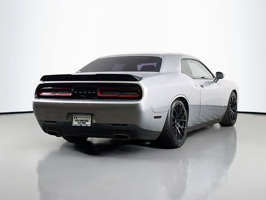 Used 2016 Dodge Challenger SXT image 7