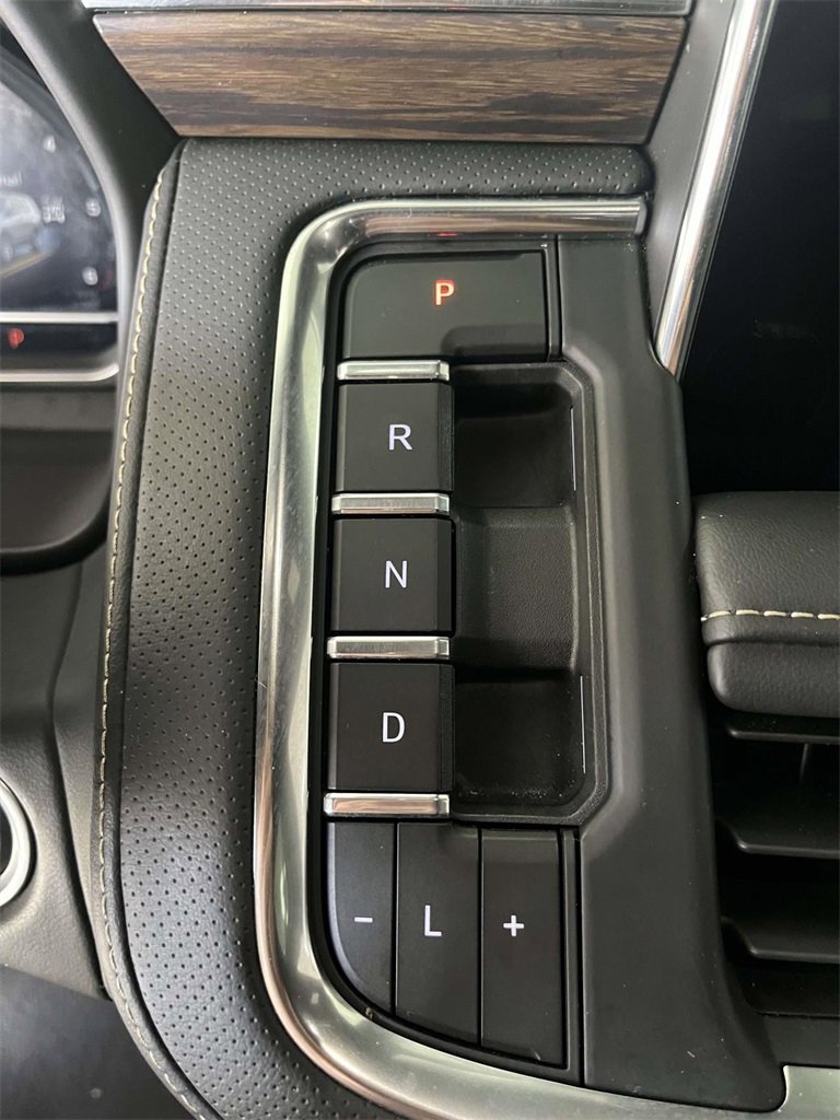 Used 2024 Chevrolet Suburban Premier image 20