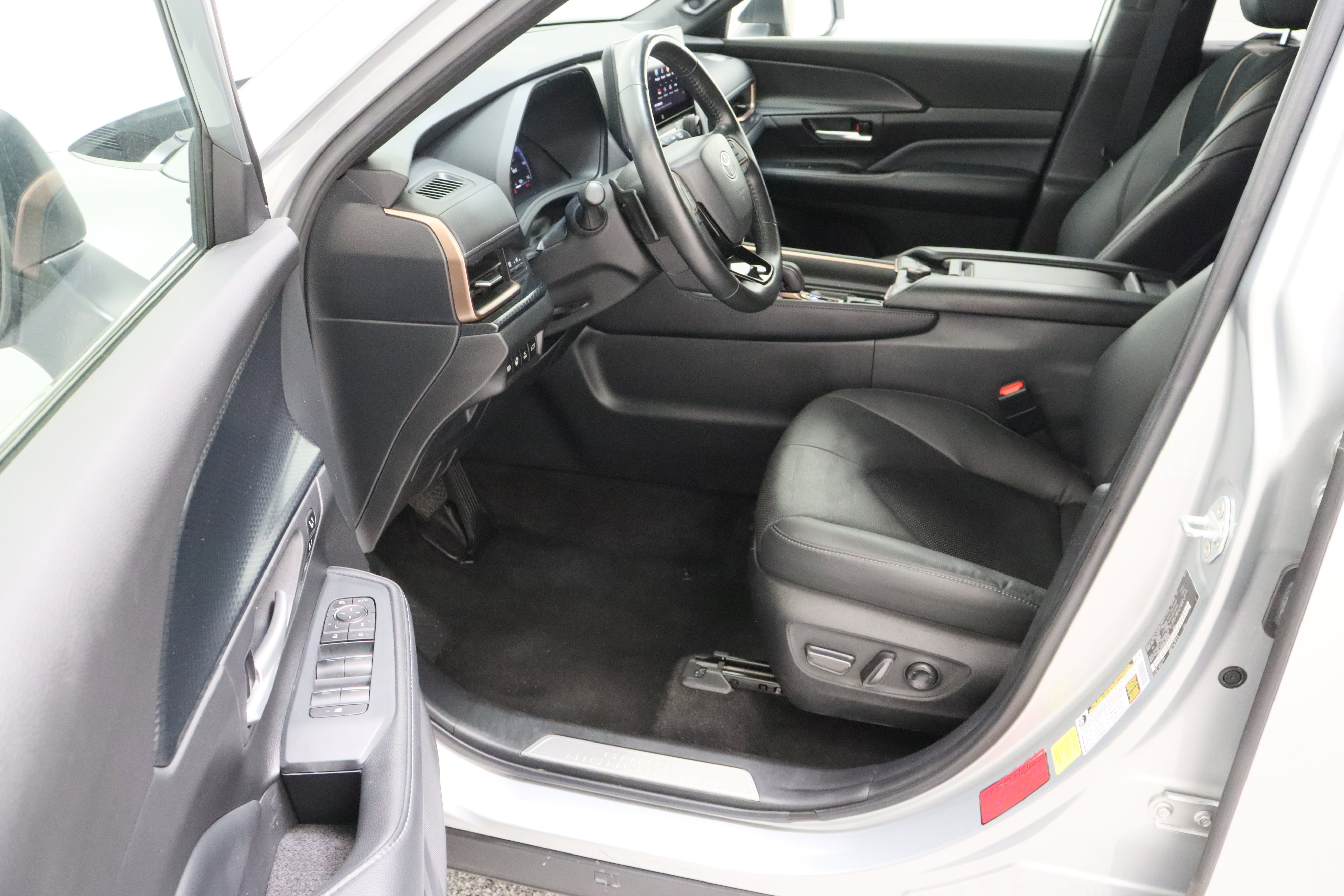 Used 2024 Toyota Grand Highlander AWD Hybrid image 14
