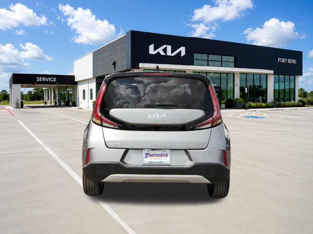 Used 2025 Kia Soul LX w/ LX Technology Package FWD image 6