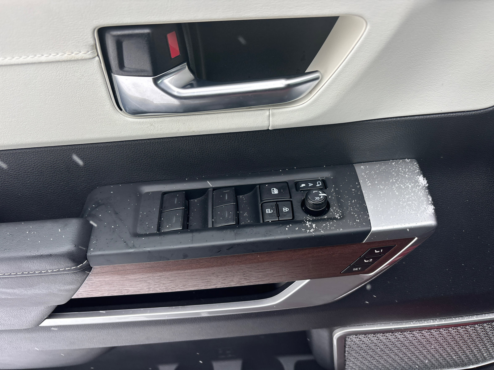 Used 2025 Toyota Sequoia Capstone image 13