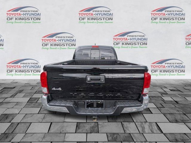 Used 2017 Toyota Tacoma SR5 AWD/4WD image 4