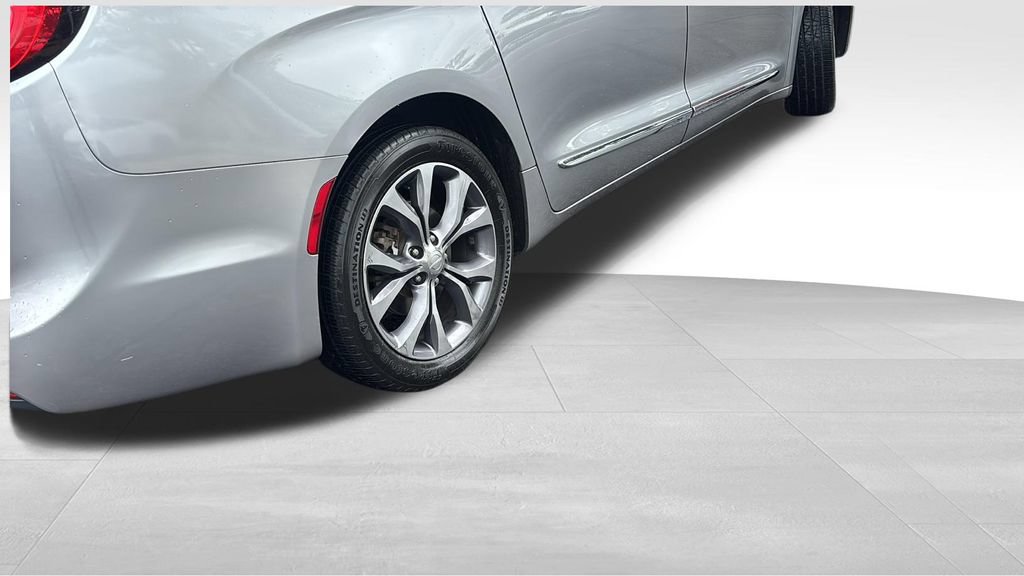 Used 2017 Chrysler Pacifica Limited FWD image 8
