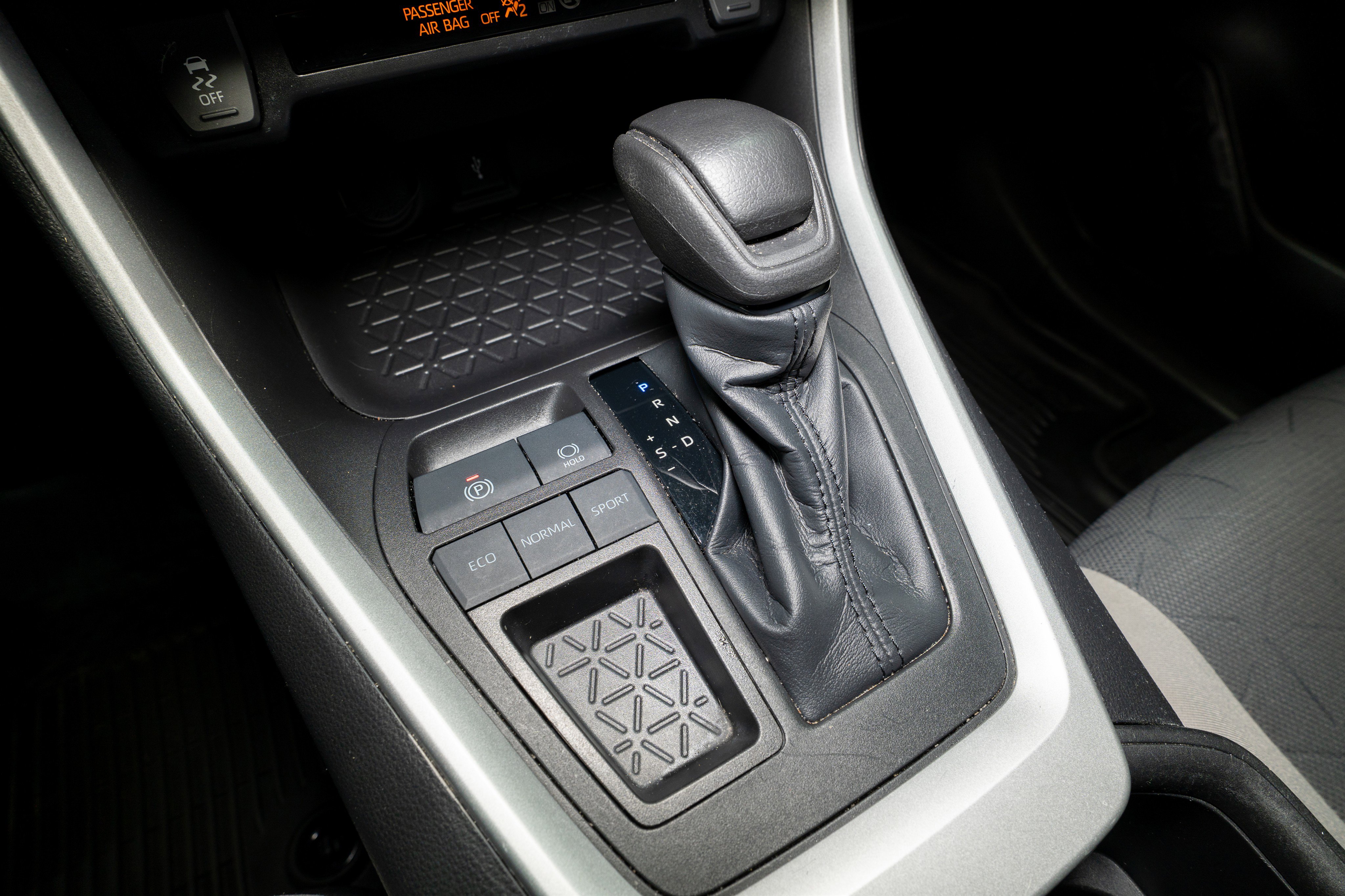 Used 2022 Toyota RAV4 XLE w/ Convenience Package image 22